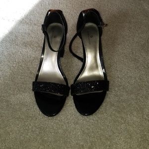 Worthington black sandal heels